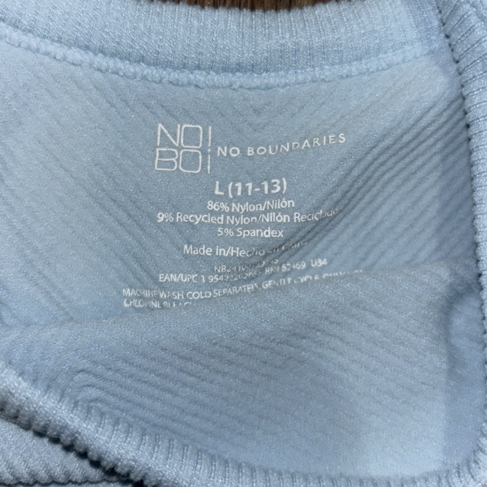 Women’s athletic set. Light blue. Size large. Bottoms are a little see through - Picture 3 of 4